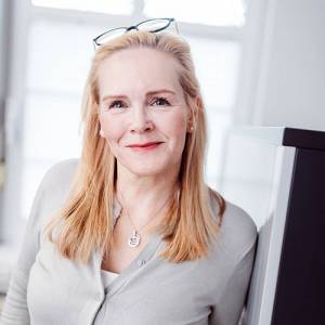 Wir arbeiten hier komplett digital – kein Aktenchaos, kein Suchen nach irgendwelchen Ordnern. Dadurch ist es im Grunde egal, ob ich im Büro sitze oder zuhause arbeite. Mit der Gleitzeit dazu kann ich meinen Tag genau so gestalten, wie er für mich am besten passt – und ehrlich gesagt möchte ich genau so auch nicht mehr anders arbeiten.